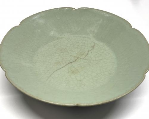 Chinese Southern Song dynasty celadon dish sold for 120000 1