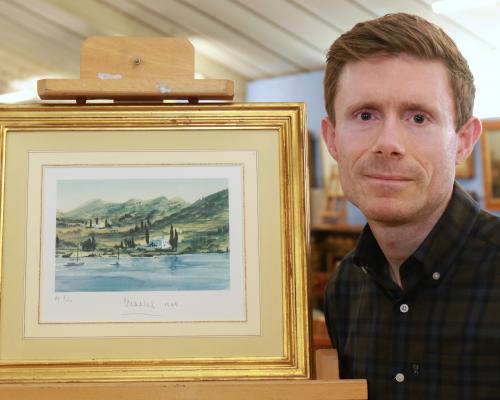 Keys head of pictures Daniel Smith with the royal painting