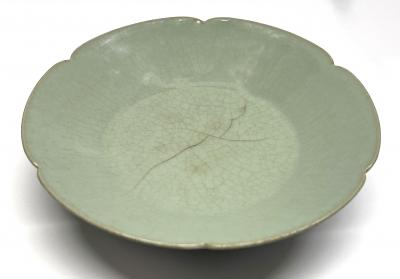 Chinese Southern Song dynasty celadon dish sold for 120000 1