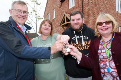 Claire and Robert Shearing centre receive their keys from Michael Newey and Cllr Wendy Fredericks sm